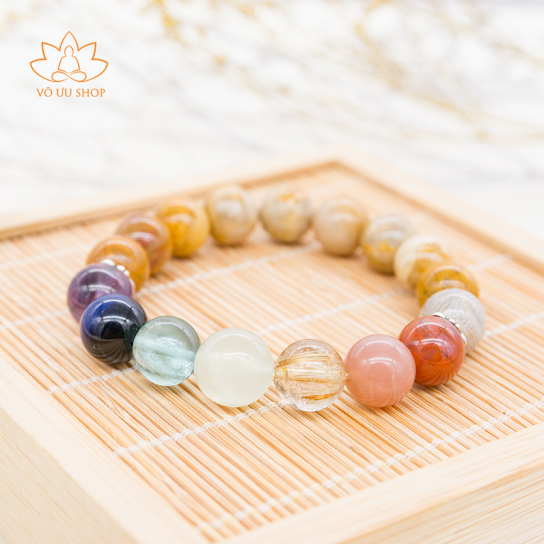 Bracelet of fossil coral and stones affecting to chakra