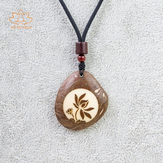 Ecuadorian ivory palm pendant, decorated with lotus flower