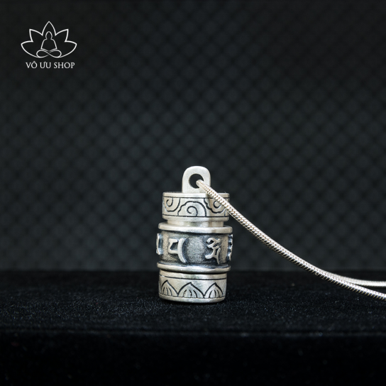 Silver pendant engraved prayer wheel, lotus and cloud