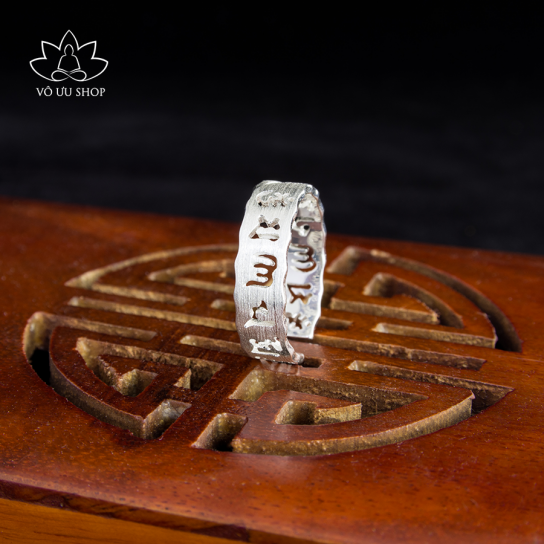 Nhẫn bạc xước S925 khắc Thần chú Om Mani Padme Hum 