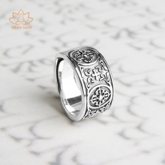 Silver ring with triple Vajra