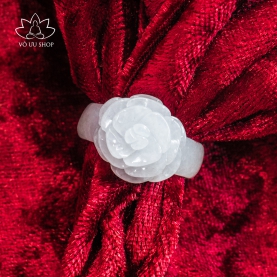 Ring with natural Jadeite formed as Lisianthus flower