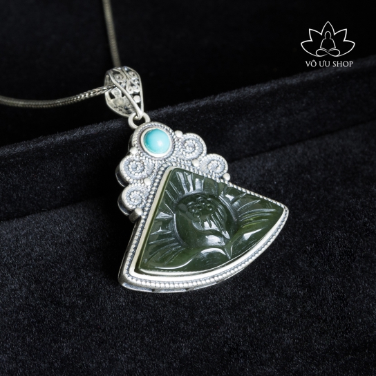 Jade pendant designed as lotus mixed with silver S925