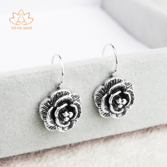 Silver earring in form of Lisianthus flowers