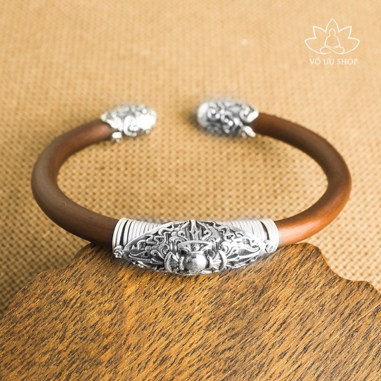 Tibetan vine bracelet with silver Dharma items and spells