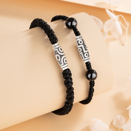 Vòng đôi chỉ bện phối charm bạc độc đáo