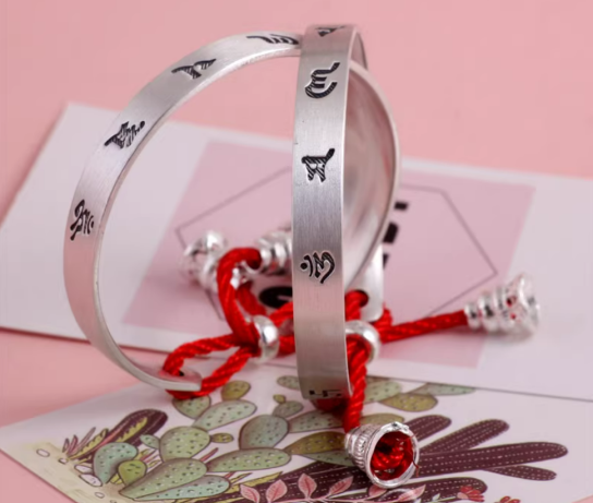 Vòng tay bạc nõn thần chú Om Mani Padme Hum cho trẻ em 