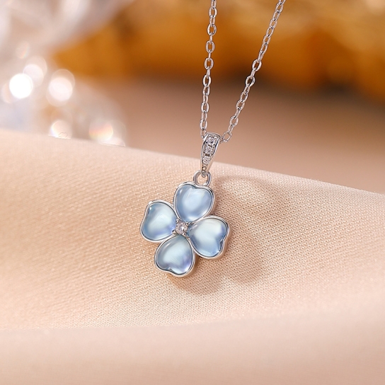 Mặt dây chuyền cỏ 4 lá khảm đá Aquamarine