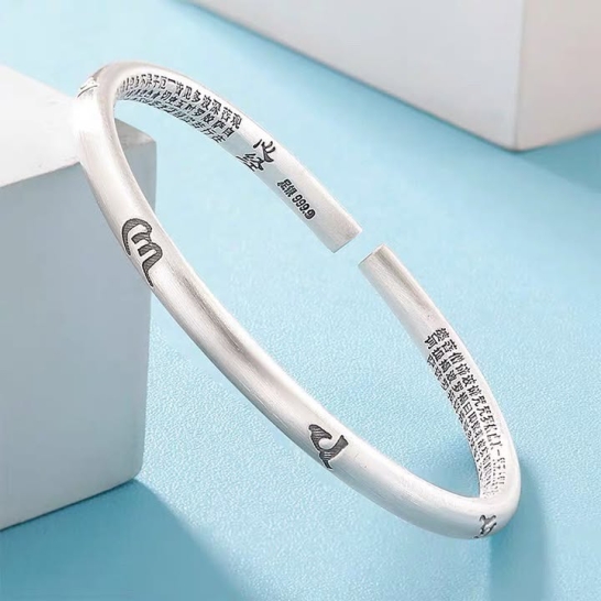 Vòng tay bạc S999 khắc Kinh Bát Nhã và Om mani padme hum